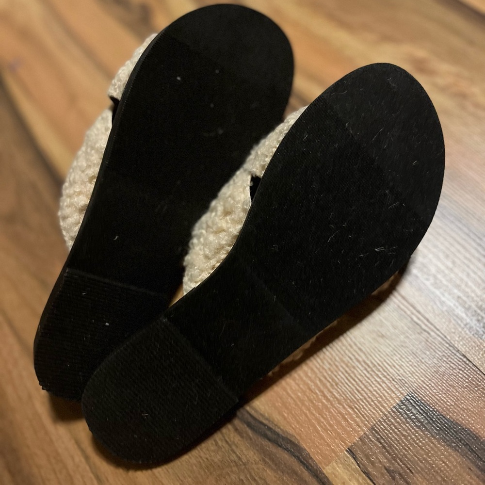 Lyton sandal/slipper 6.5 never worn in box fits like a 6 - Picture 6 of 6